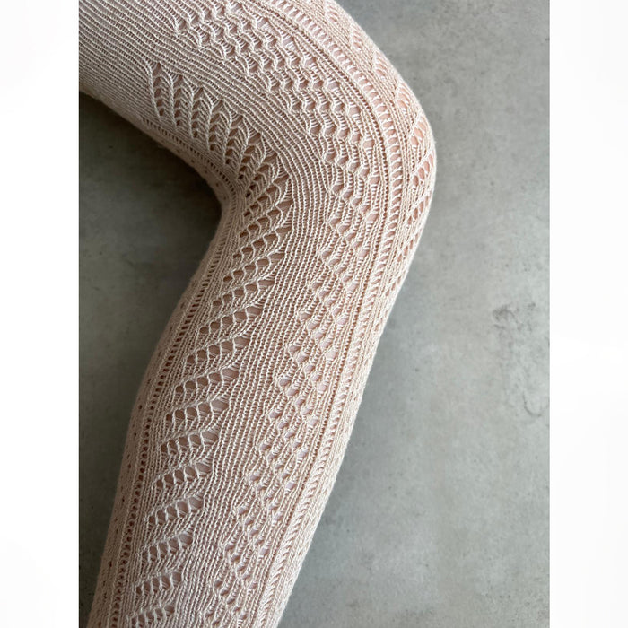 'גרביונים תחרה בז