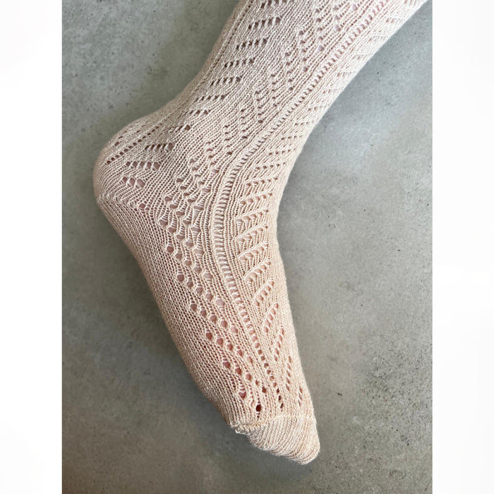 'גרביונים תחרה בז