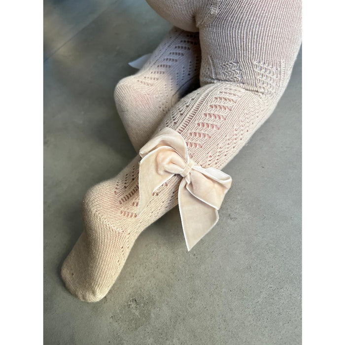 'גרביונים תחרה עם פפיון - בז