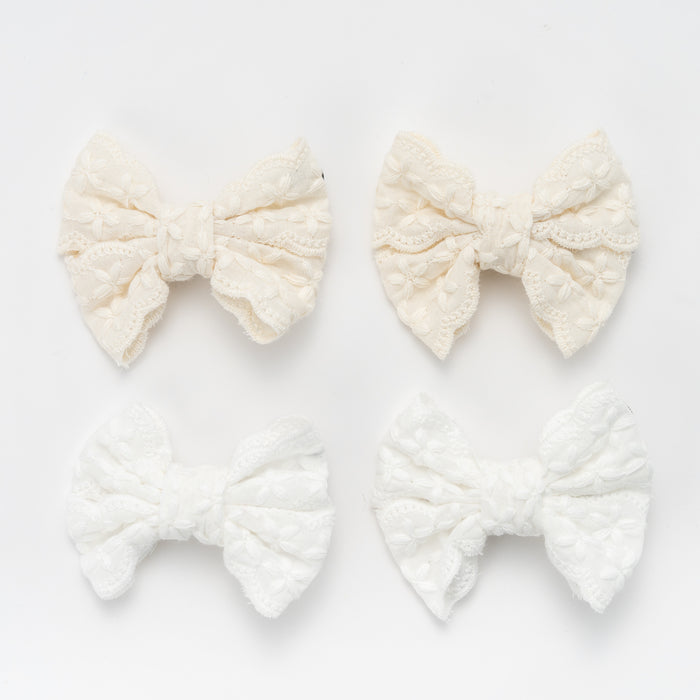 זוג פפיונים תחרה פרחים