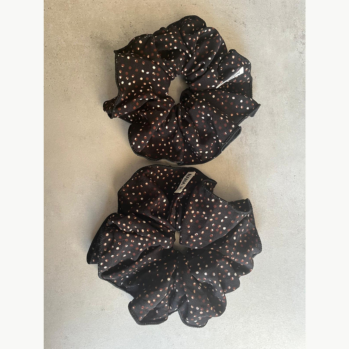 זוג גומיות סקראנצ' ענקיות  - שחור