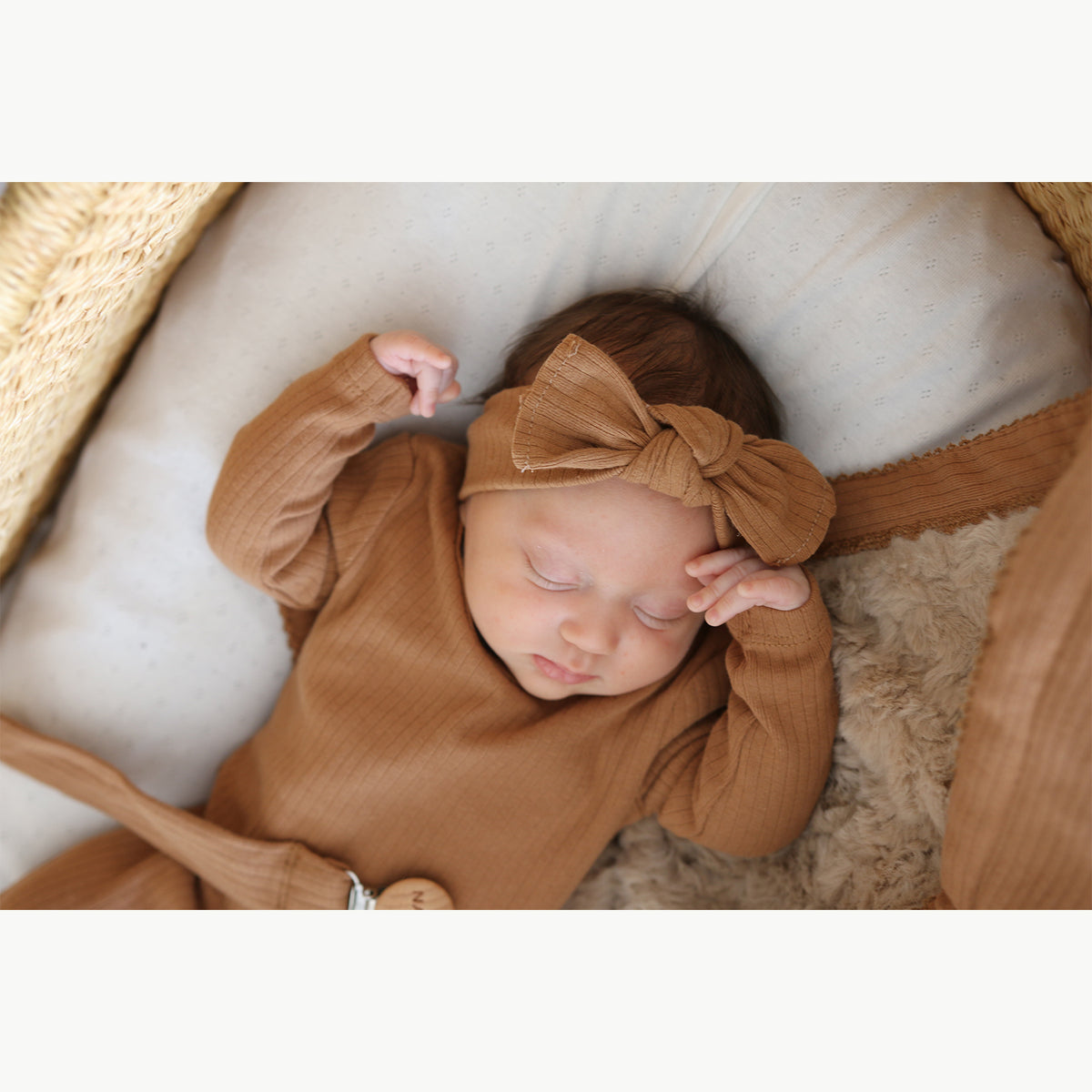 מארז ריב חום (שמיכה+אוברול+כובע קשירה+סרט+מחזיק מוצץ)