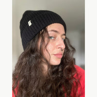 כובע סריג (נשים) - שחור