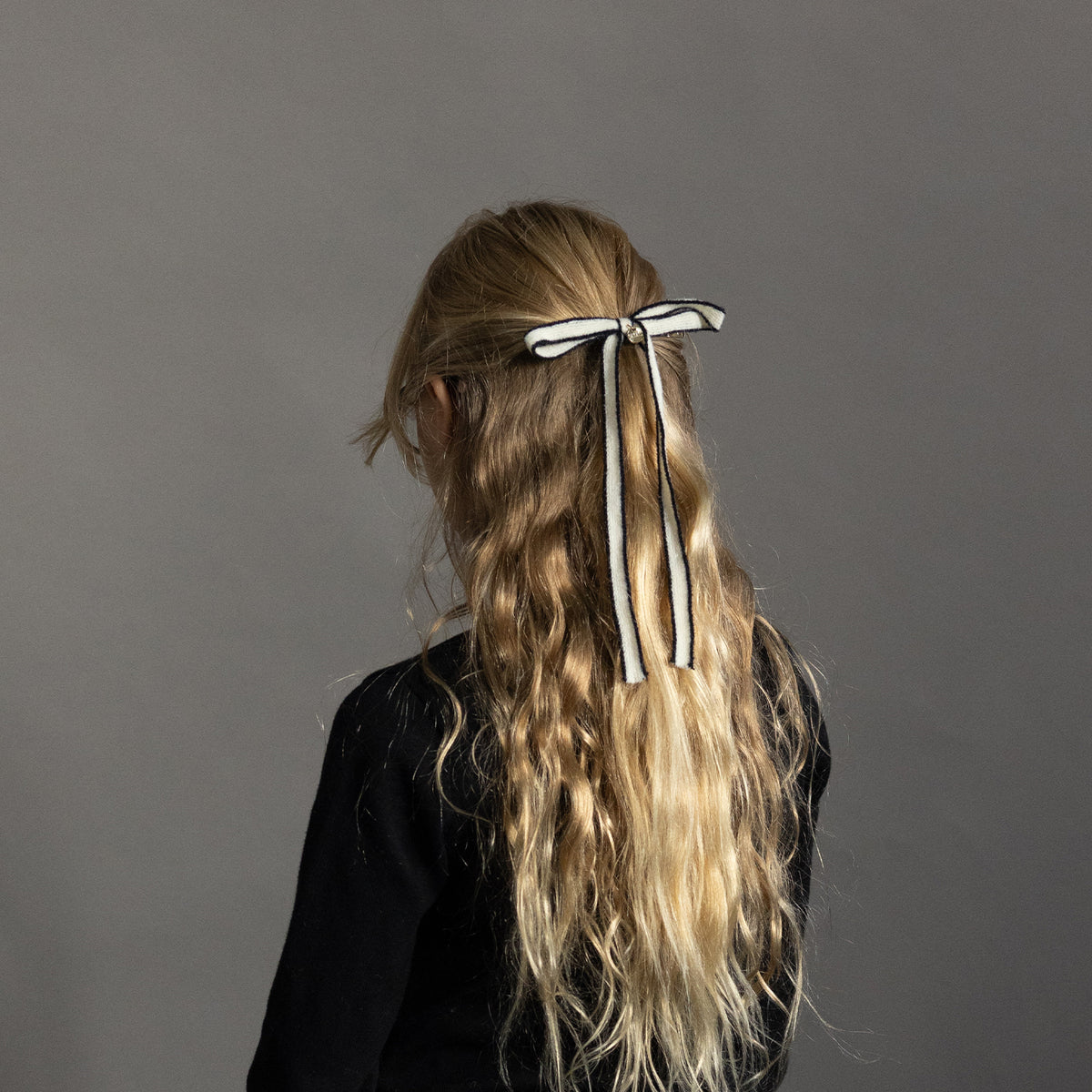 B&W פפיון ארוך פרוותי