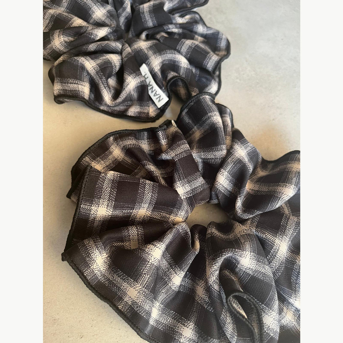 זוג גומיות סקראנצ' ענקיות  - שחור