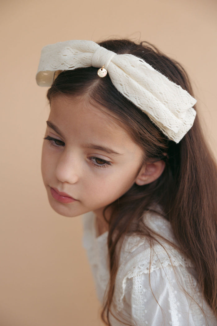 קשת פפיון תחרה יהלום - שמנת