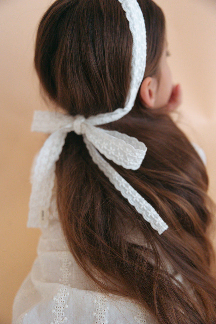 קשת רצועות תחרה פרחים - לבן