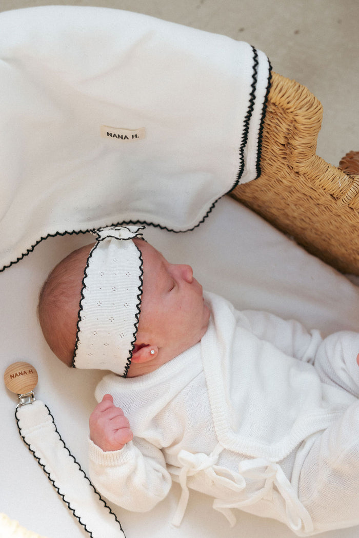 שמיכה פוינטל - לבן מסגרת שחור